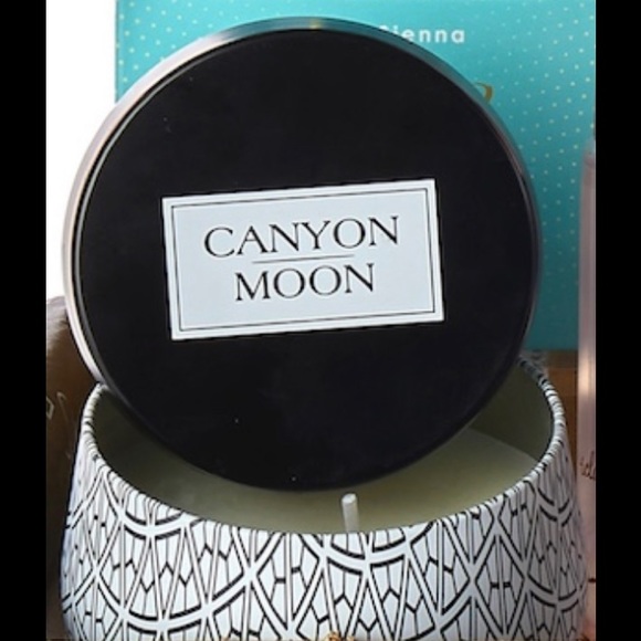 🎁GIFT New Canyon Moon Vanilla Orchid Designer Candle - Picture 2 of 5